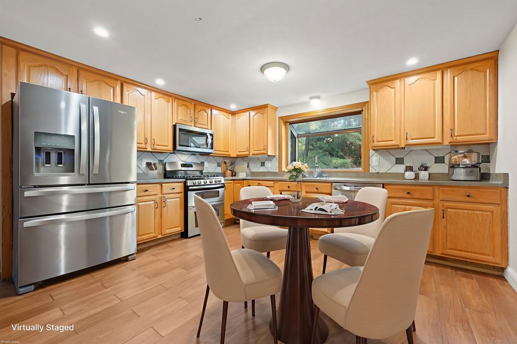 Photo of 40 Homestead Lane, Avon, CT 06001 (MLS # 24133977)