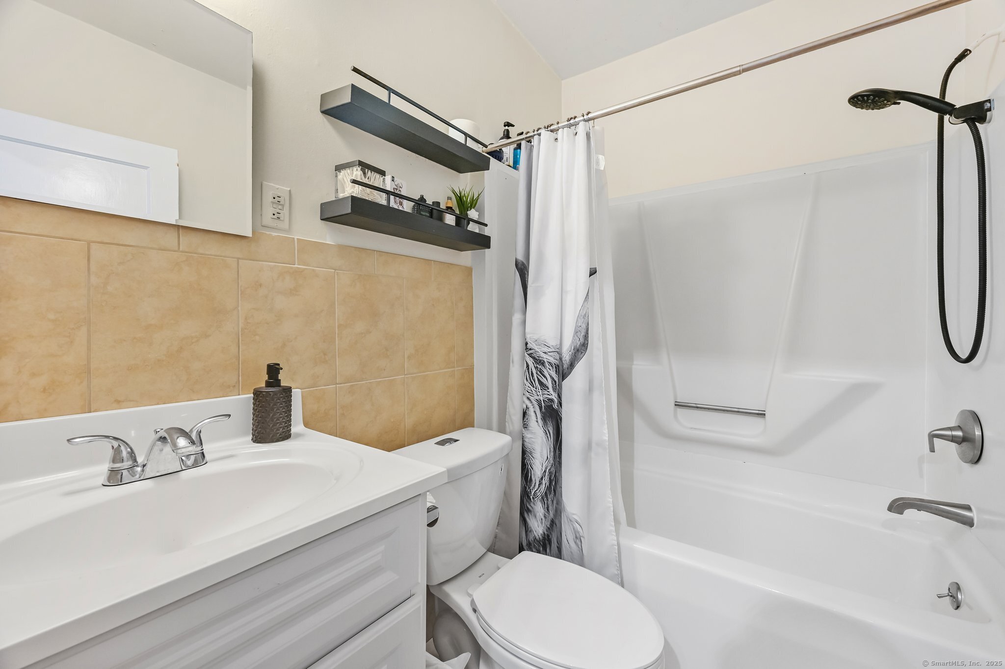 Greenwich, Connecticut 06830, United States, 3 Bedrooms Bedrooms, ,1 BathroomBathrooms,Residential,Active,149052