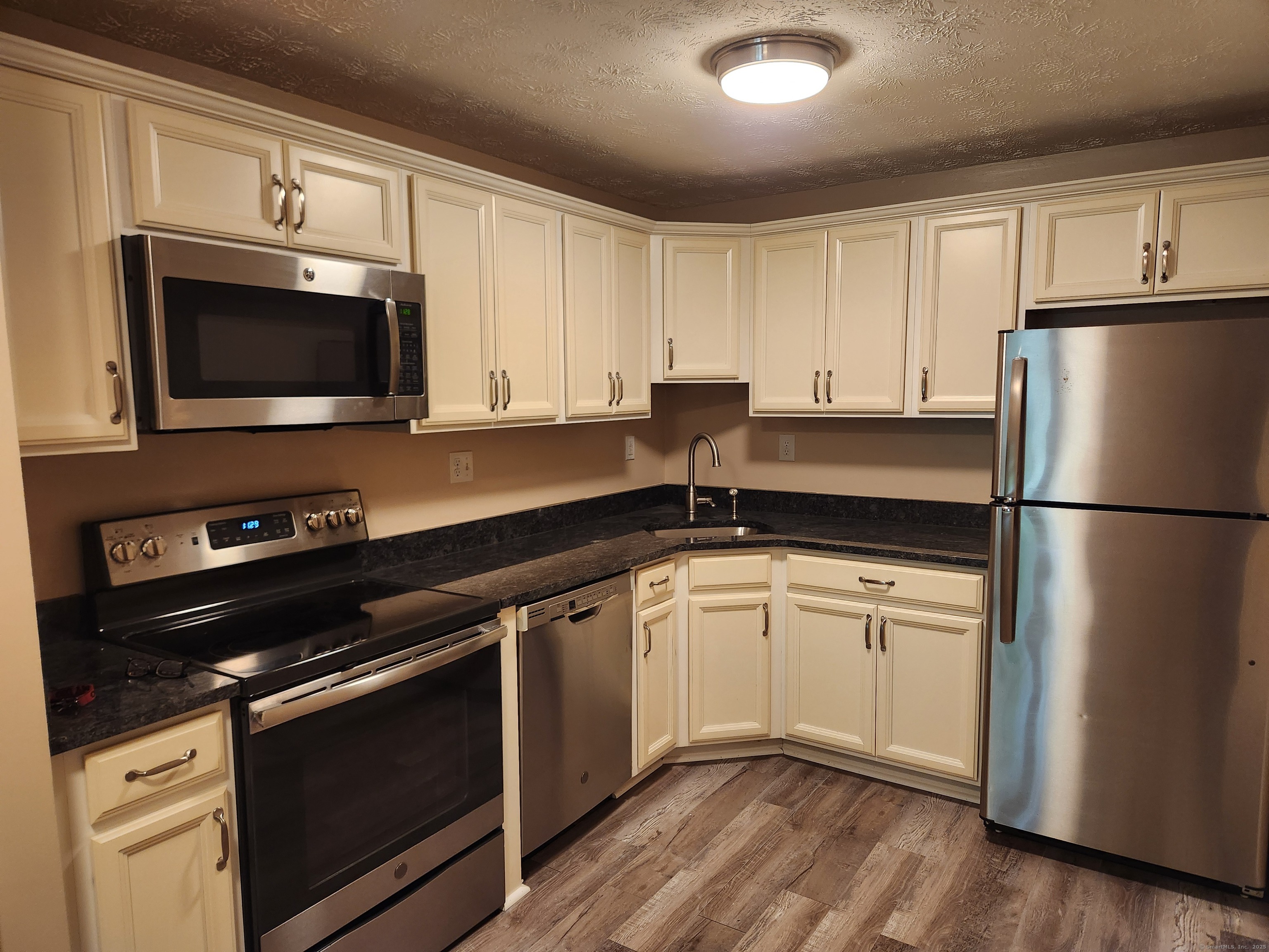 205 Pleasant VLY Condo 205
