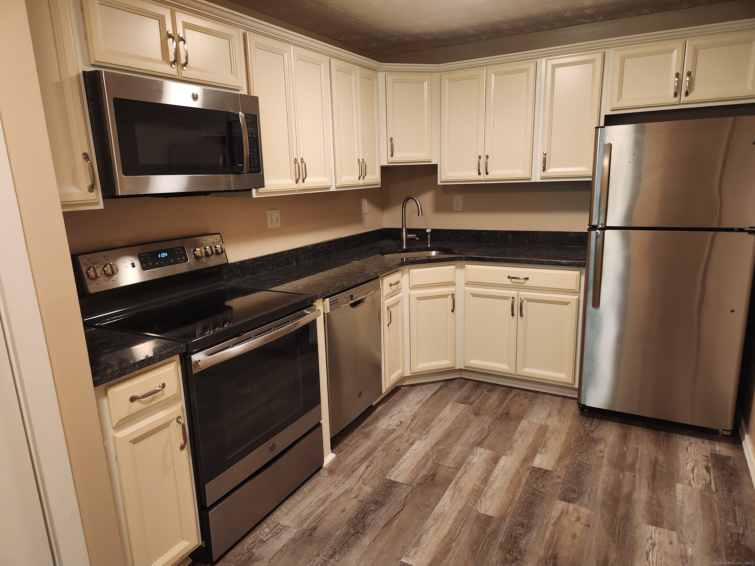 205 Pleasant VLY Condo 205