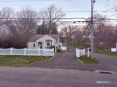 Photo of 329 Bronson Road, Fairfield, CT 06890 (MLS # 24163349)