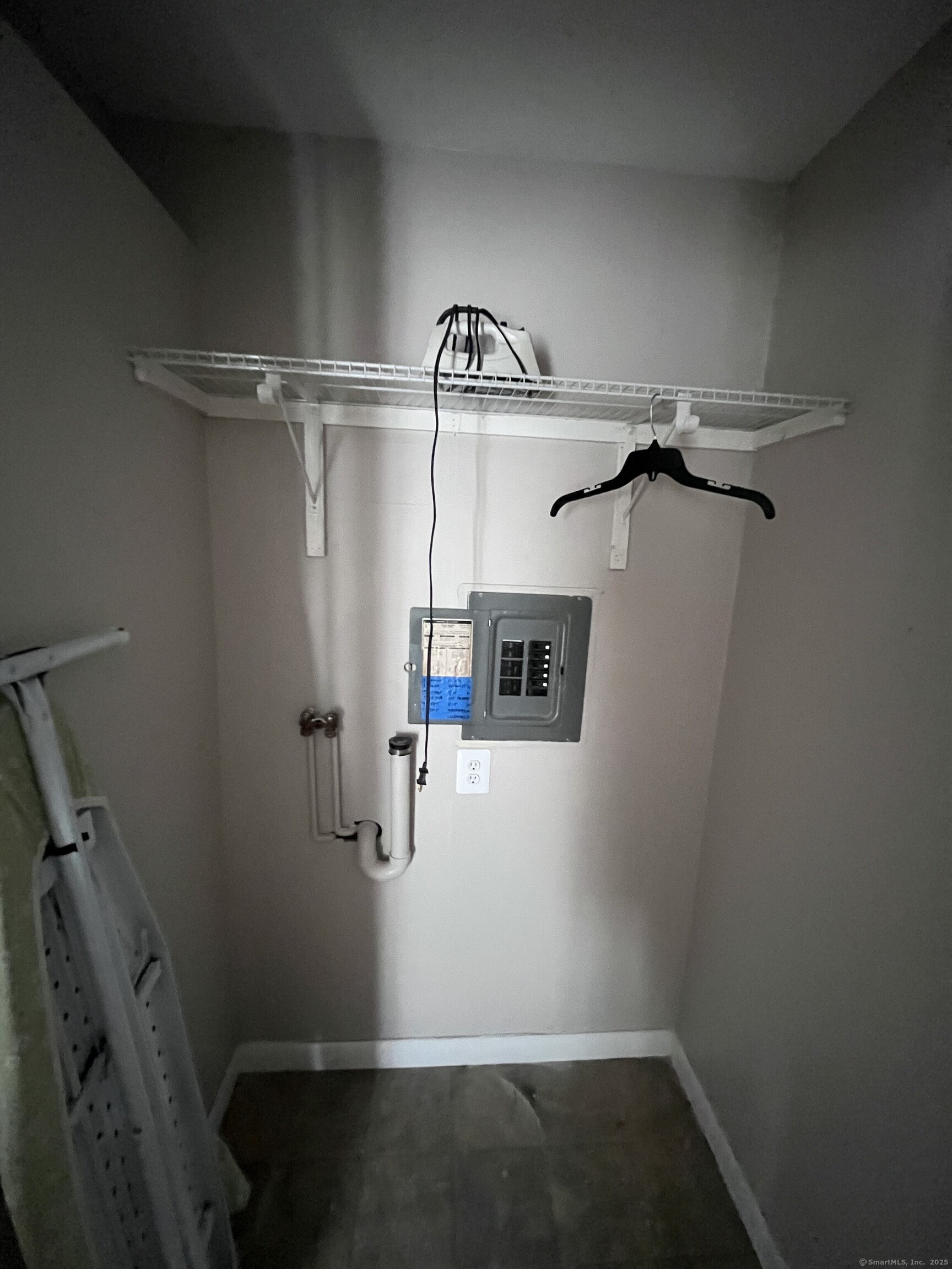 Farmington, Connecticut 06085, United States, 2 Bedrooms Bedrooms, ,1 BathroomBathrooms,Residential,Active,173083