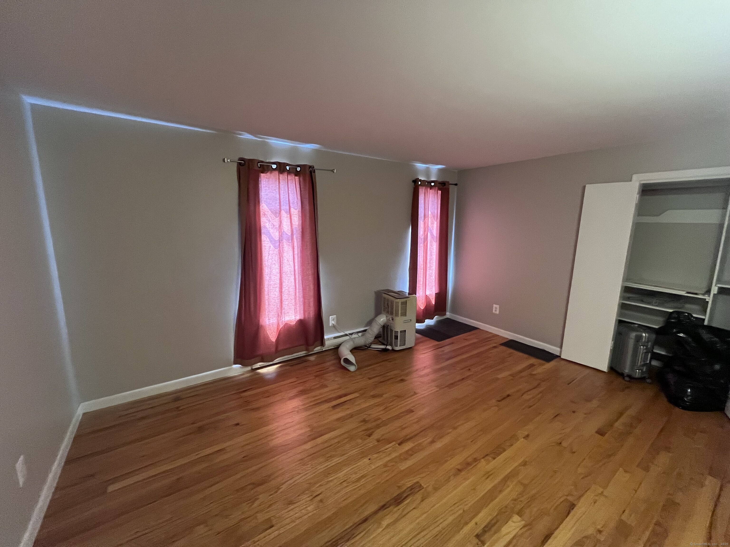 Farmington, Connecticut 06085, United States, 2 Bedrooms Bedrooms, ,1 BathroomBathrooms,Residential,Active,173083