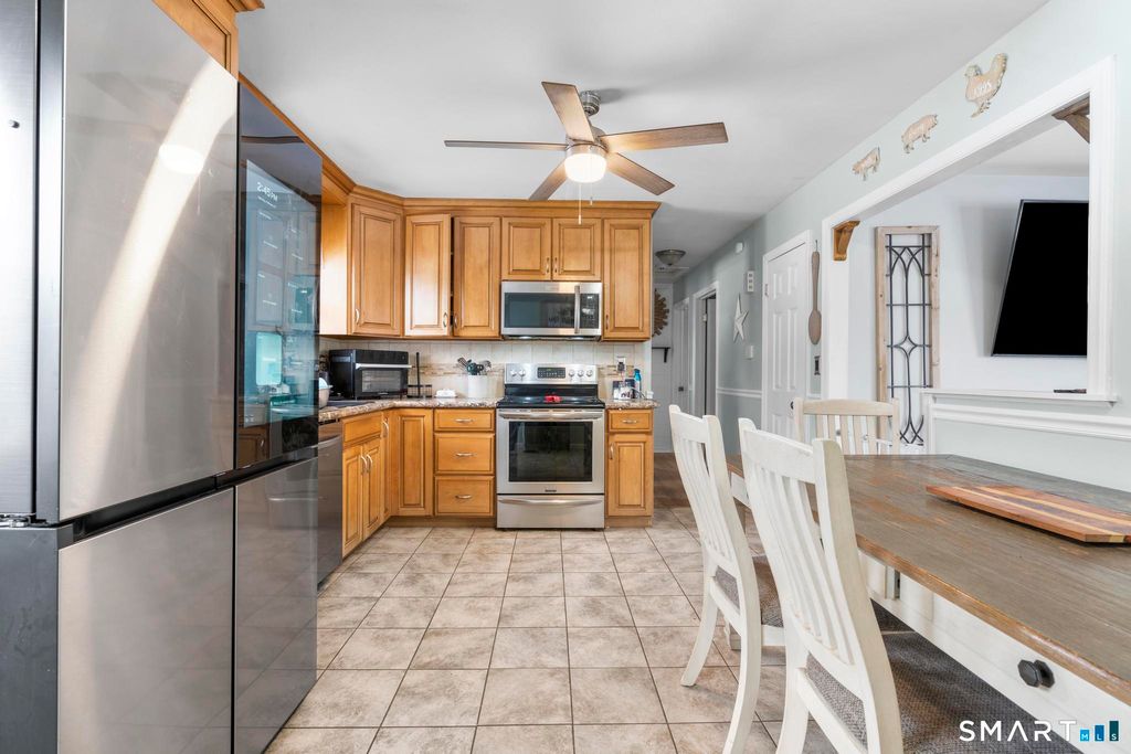 Photo of 40 Iannotti Lane, Derby, CT 06418 (MLS # 24150159)