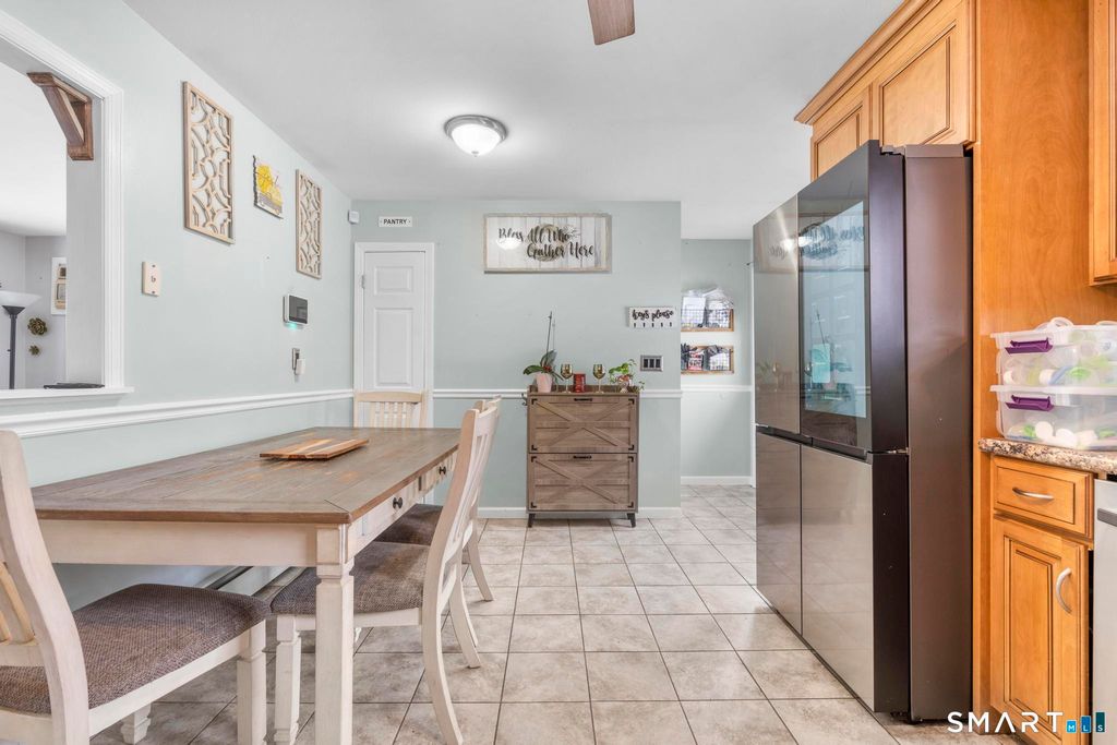 Photo of 40 Iannotti Lane, Derby, CT 06418 (MLS # 24150159)