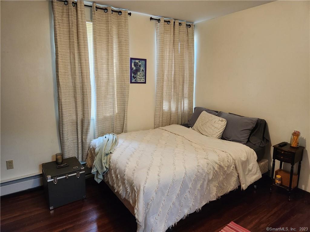2 Lyons Road 4
