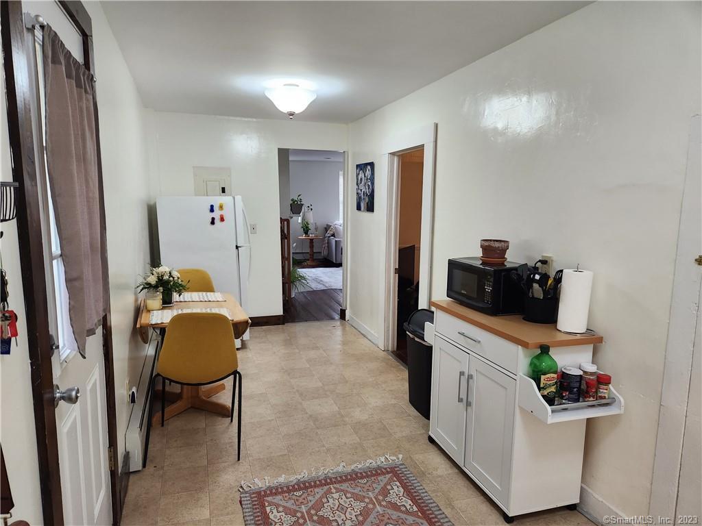 2 Lyons Road 4