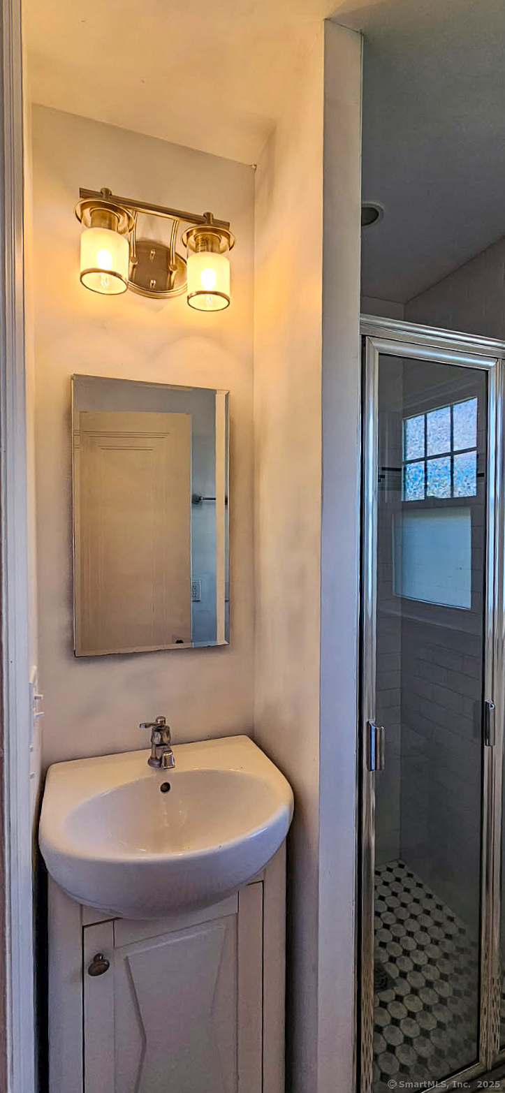 West Hartford, Connecticut 06119, United States, 4 Bedrooms Bedrooms, ,3 BathroomsBathrooms,Residential,Active,111678