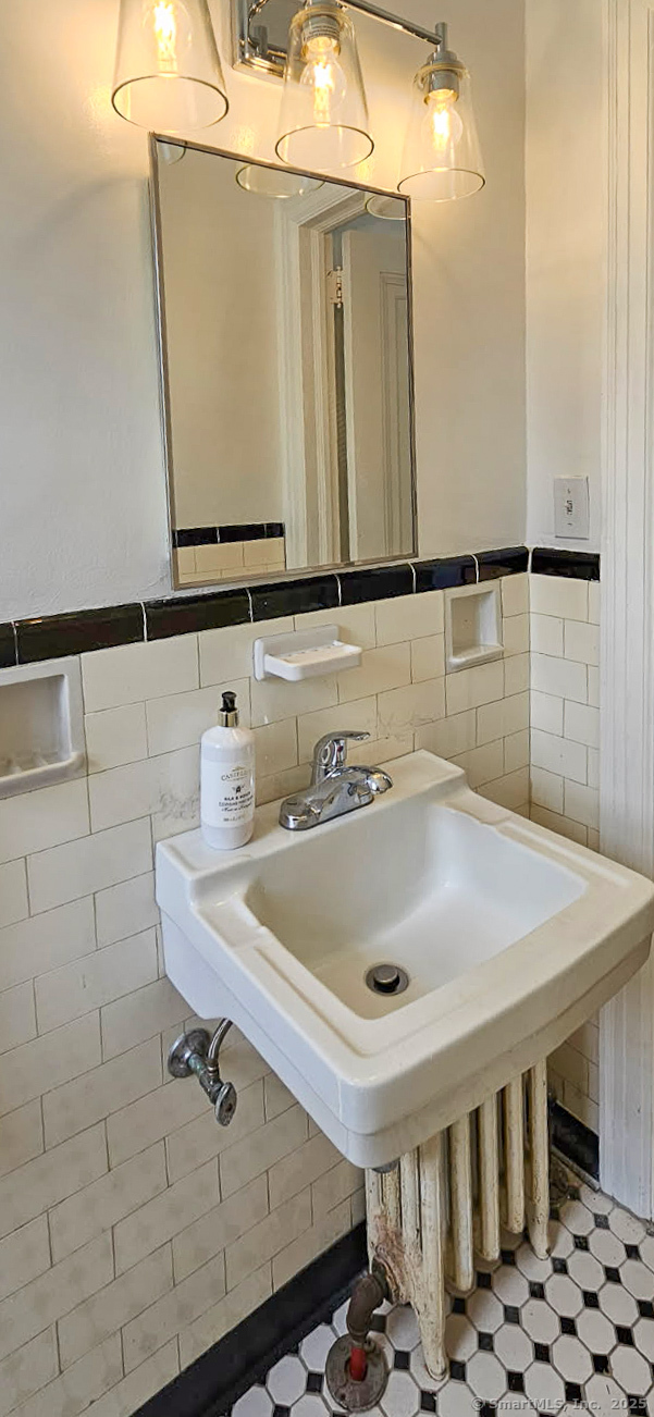 West Hartford, Connecticut 06119, United States, 4 Bedrooms Bedrooms, ,3 BathroomsBathrooms,Residential,Active,111678