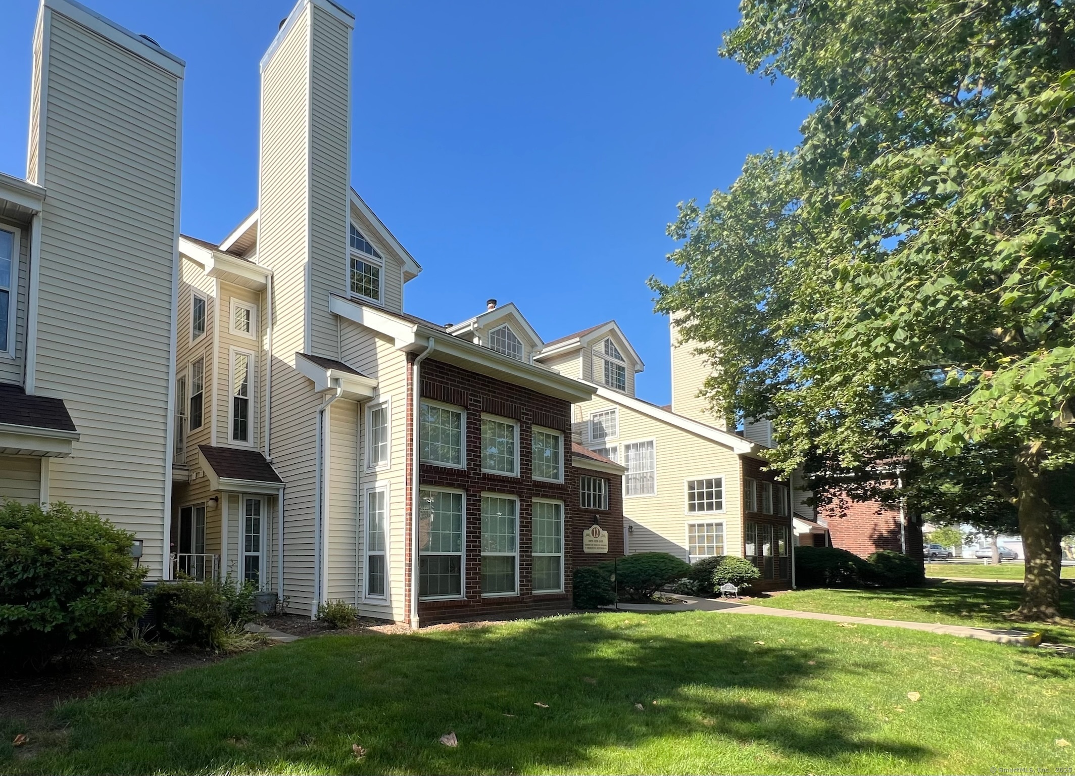 Middletown, Connecticut 06457, United States, 2 Bedrooms Bedrooms, ,2 BathroomsBathrooms,Residential,Active,159508