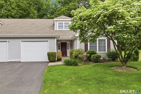 Condo For Sale - 12 Tabor Circle<br/> West Hartford, CT 06117