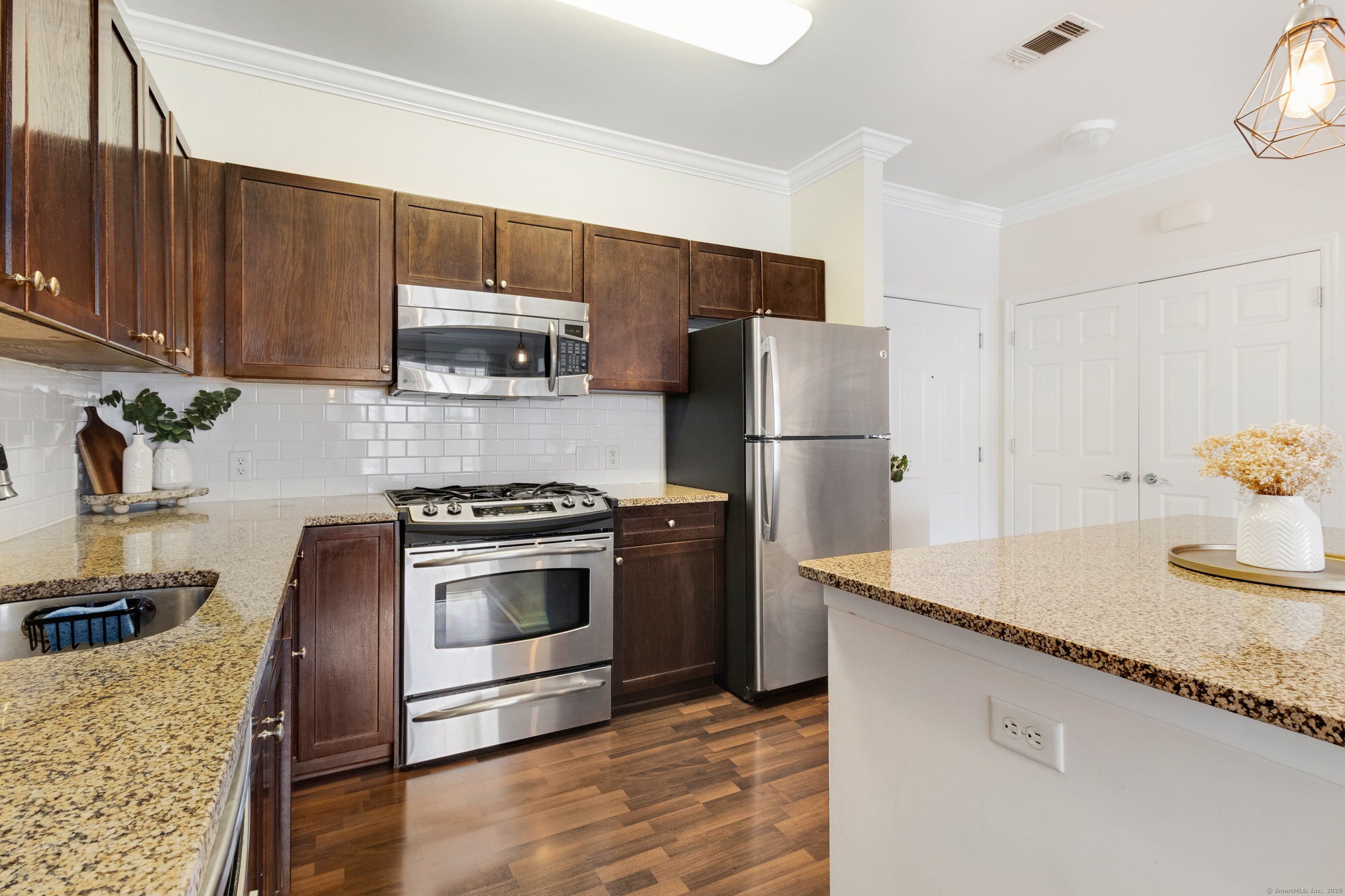 850 E Main Street #APT 417, Stamford, Connecticut image 3