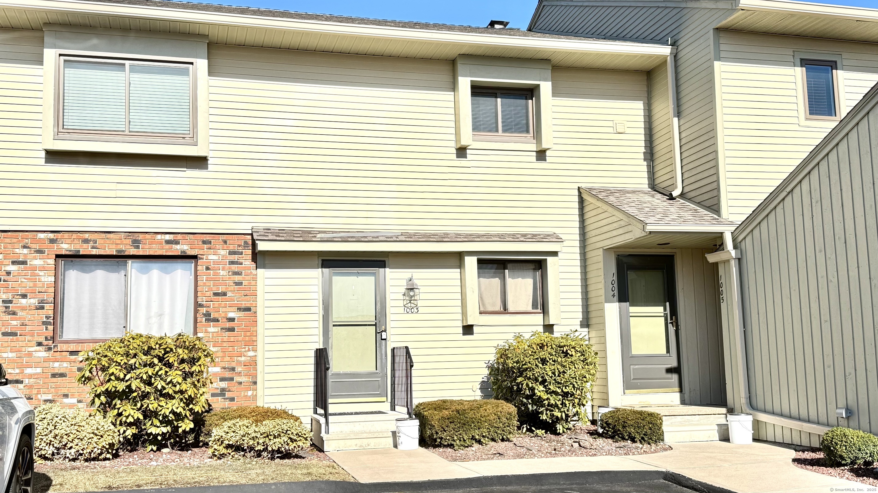 Summer Hill Drive 1003, South Windsor, Connecticut - 2 Bedrooms  
2 Bathrooms  
7 Rooms - 