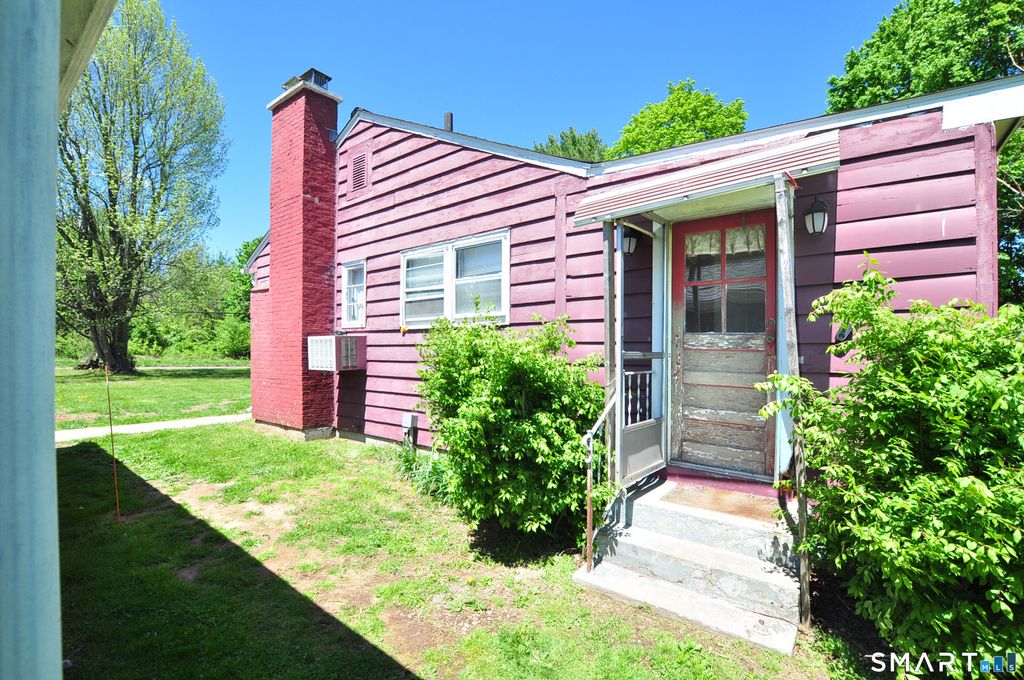 Photo of 195 S Main Street, East Granby, CT 06026 (MLS # 24174305)