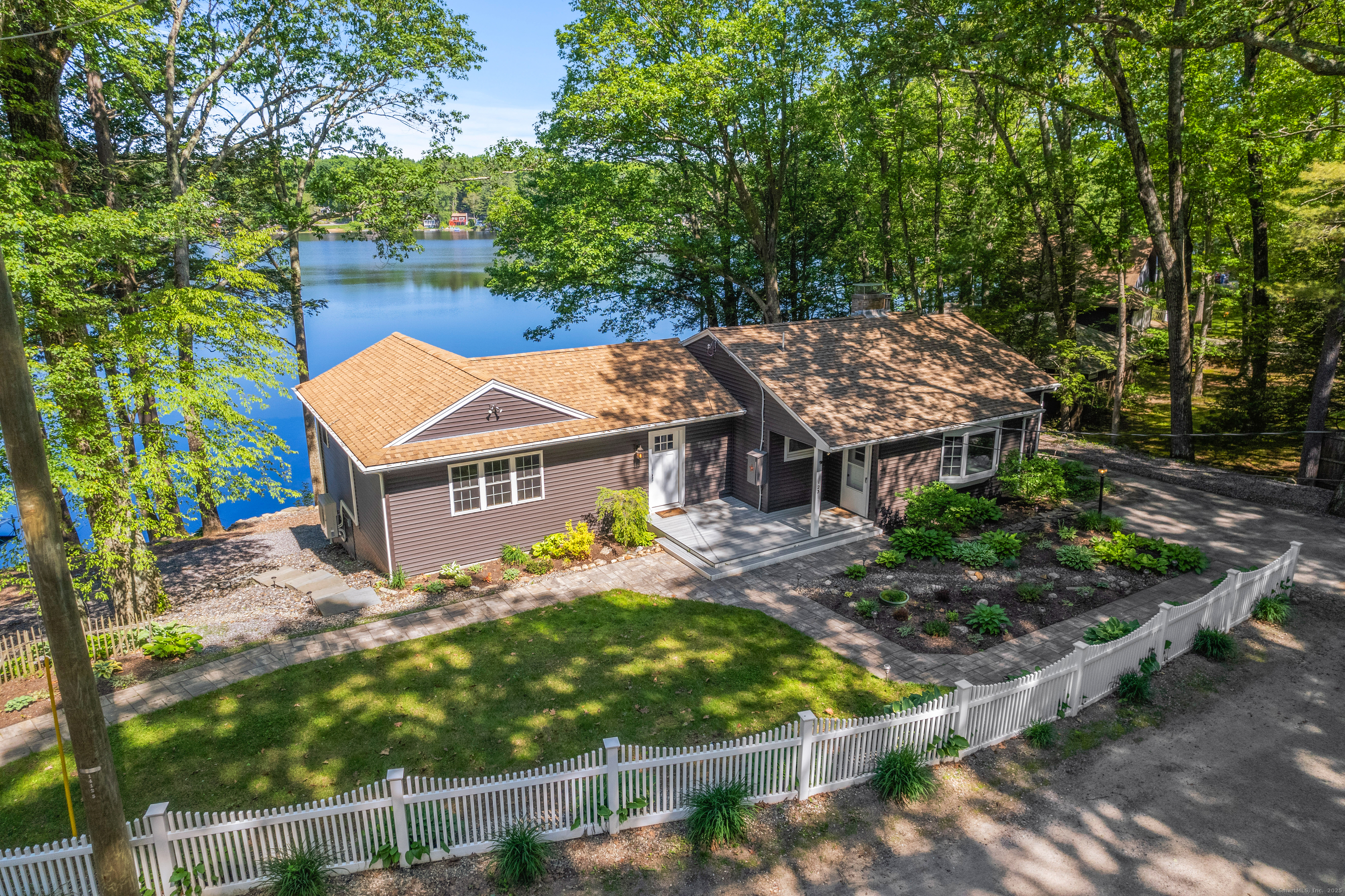 Laurel Hill Drive, Woodstock, Connecticut - 3 Bedrooms  
2 Bathrooms  
7 Rooms - 