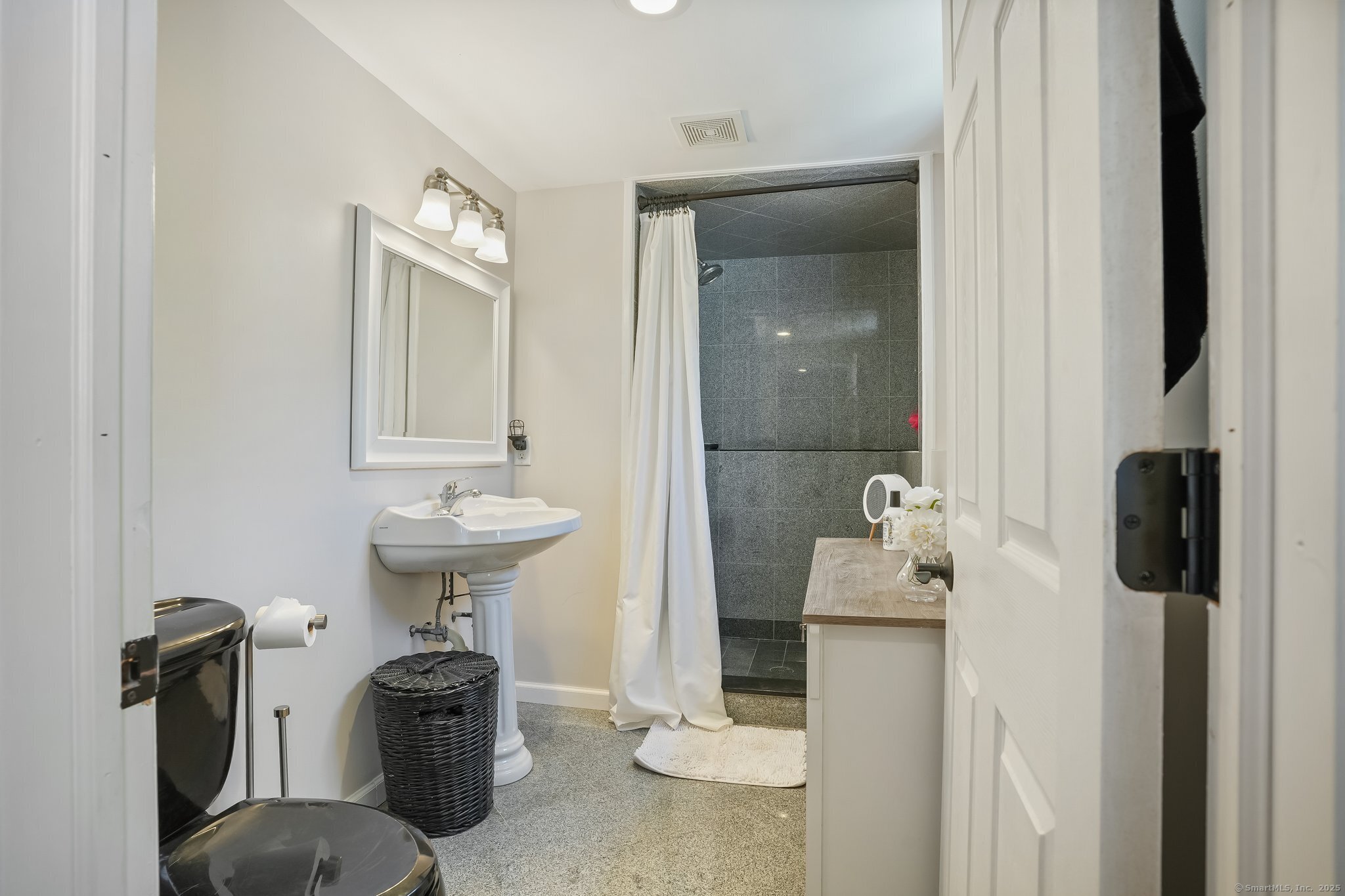 16 Skyline Terrace, Danbury, Connecticut image 19