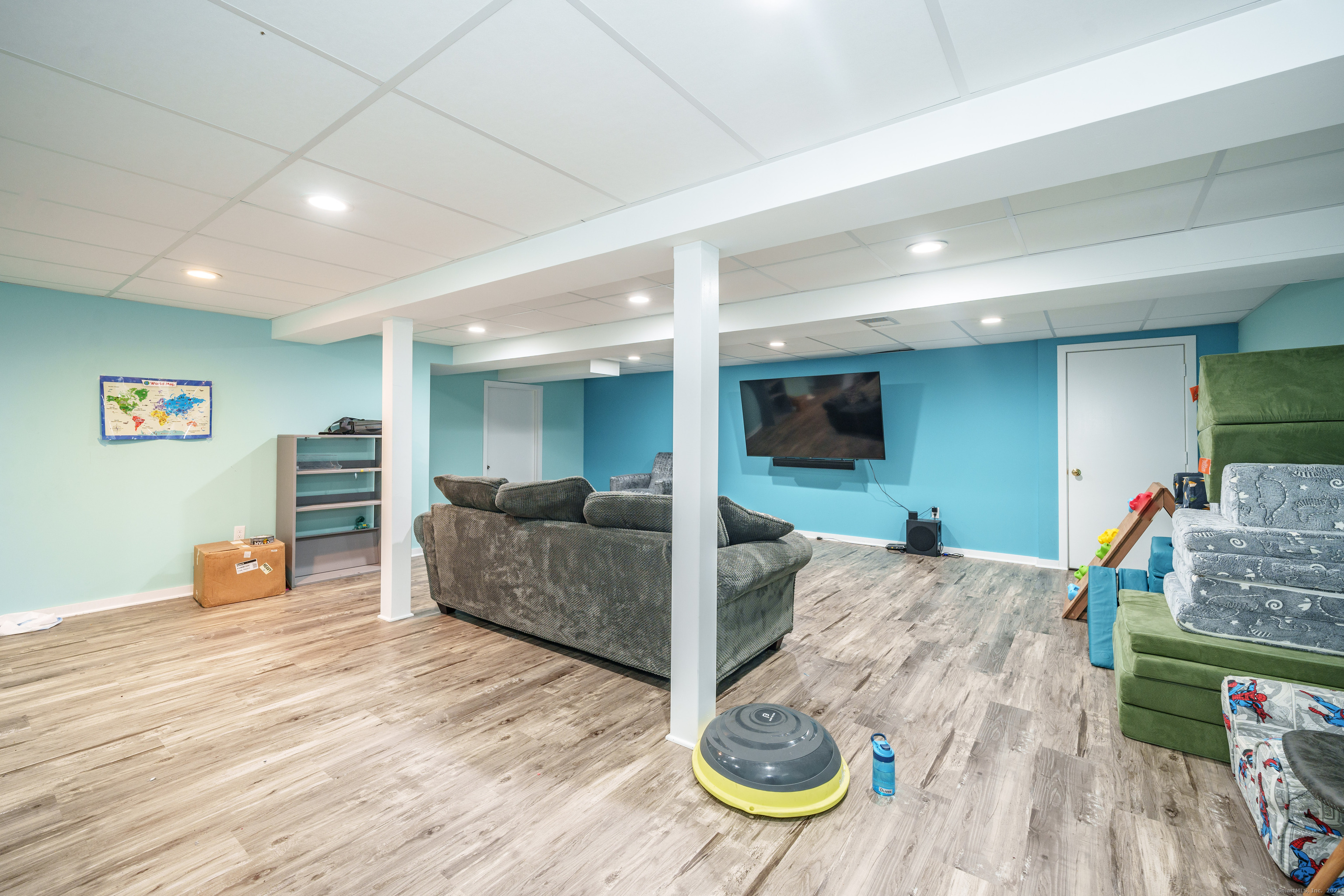 917 N Grand Street, Suffield, Connecticut image 18