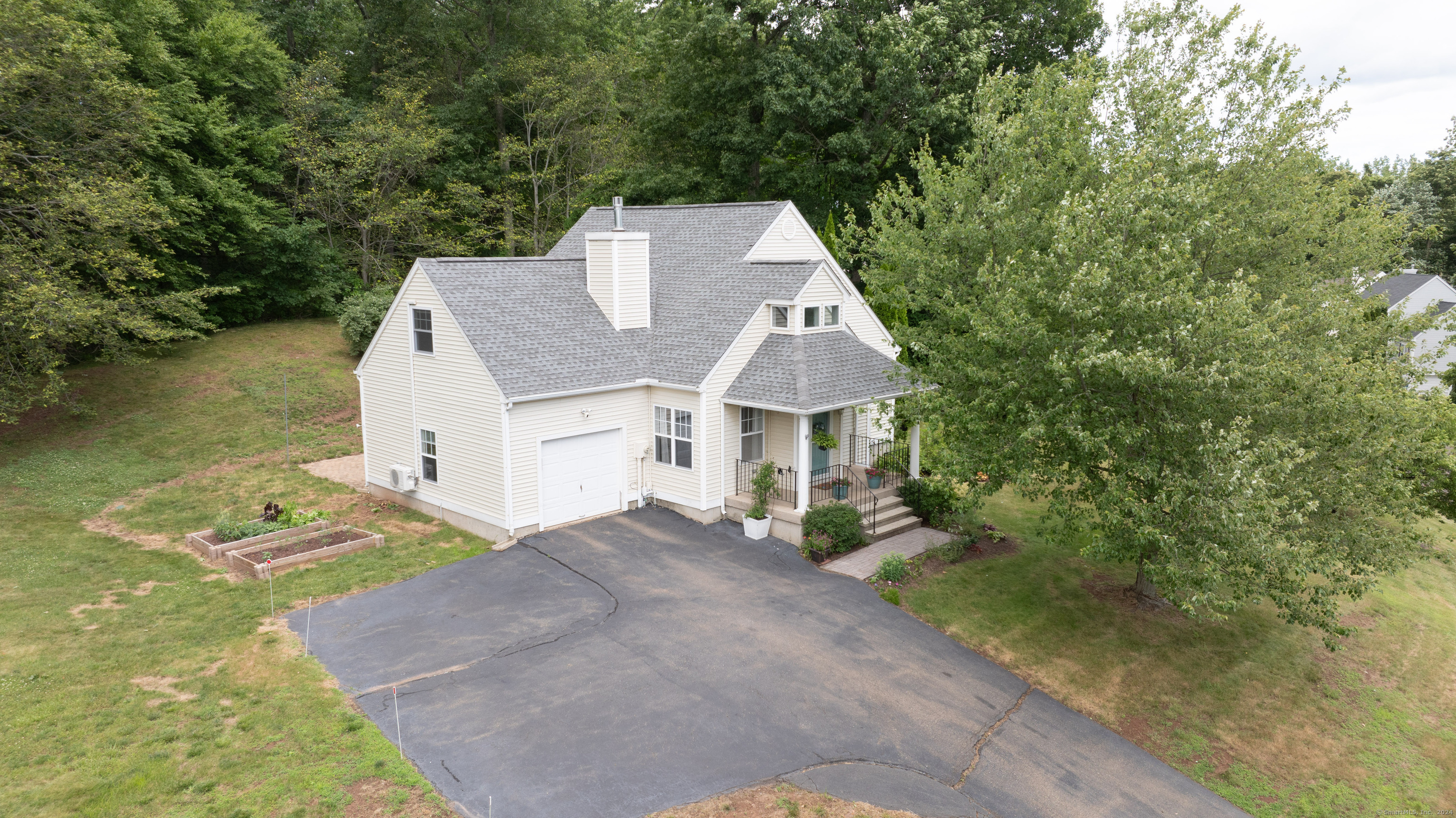 Property for Sale at 26 Timberwood Trail, Hamden, Connecticut - Bedrooms: 3 
Bathrooms: 2 
Rooms: 8  - $415,000
