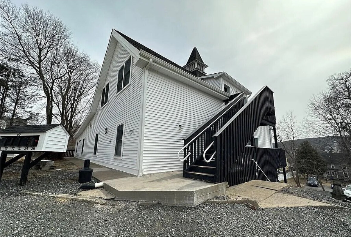Rental Property at High Street 2B, Bristol, Connecticut - Bedrooms: 2 
Bathrooms: 1 
Rooms: 4  - $1,450 MO.