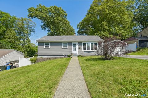 Photo of 44 Clifton Place, Norwich, CT 06360 (MLS # 24176890)