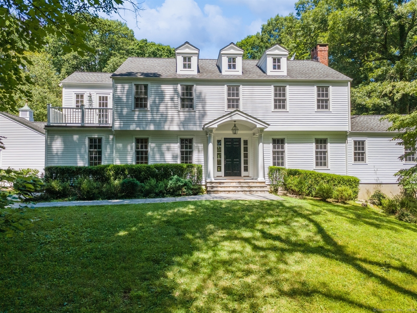 Property for Sale at 6 Robin Lane, Wilton, Connecticut - Bedrooms: 5 
Bathrooms: 5.5 
Rooms: 11  - $1,549,000