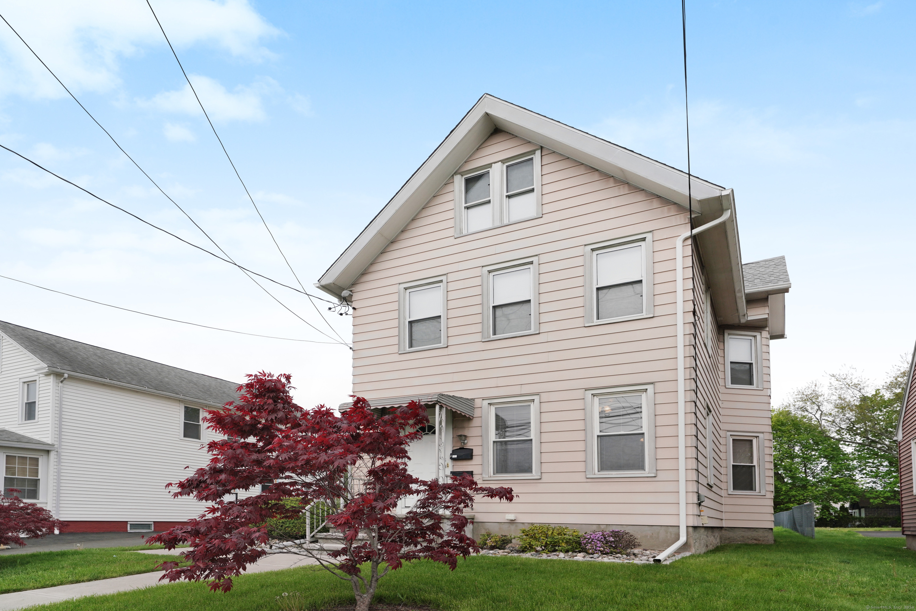 132 Hemingway Avenue First Floo, East Haven, Connecticut - 2 Bedrooms  
2 Bathrooms  
5 Rooms - 