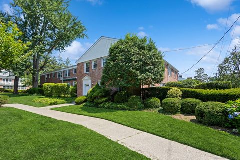 Photo of 84 Putnam Park, Greenwich, CT 06830 (MLS # 24146136)