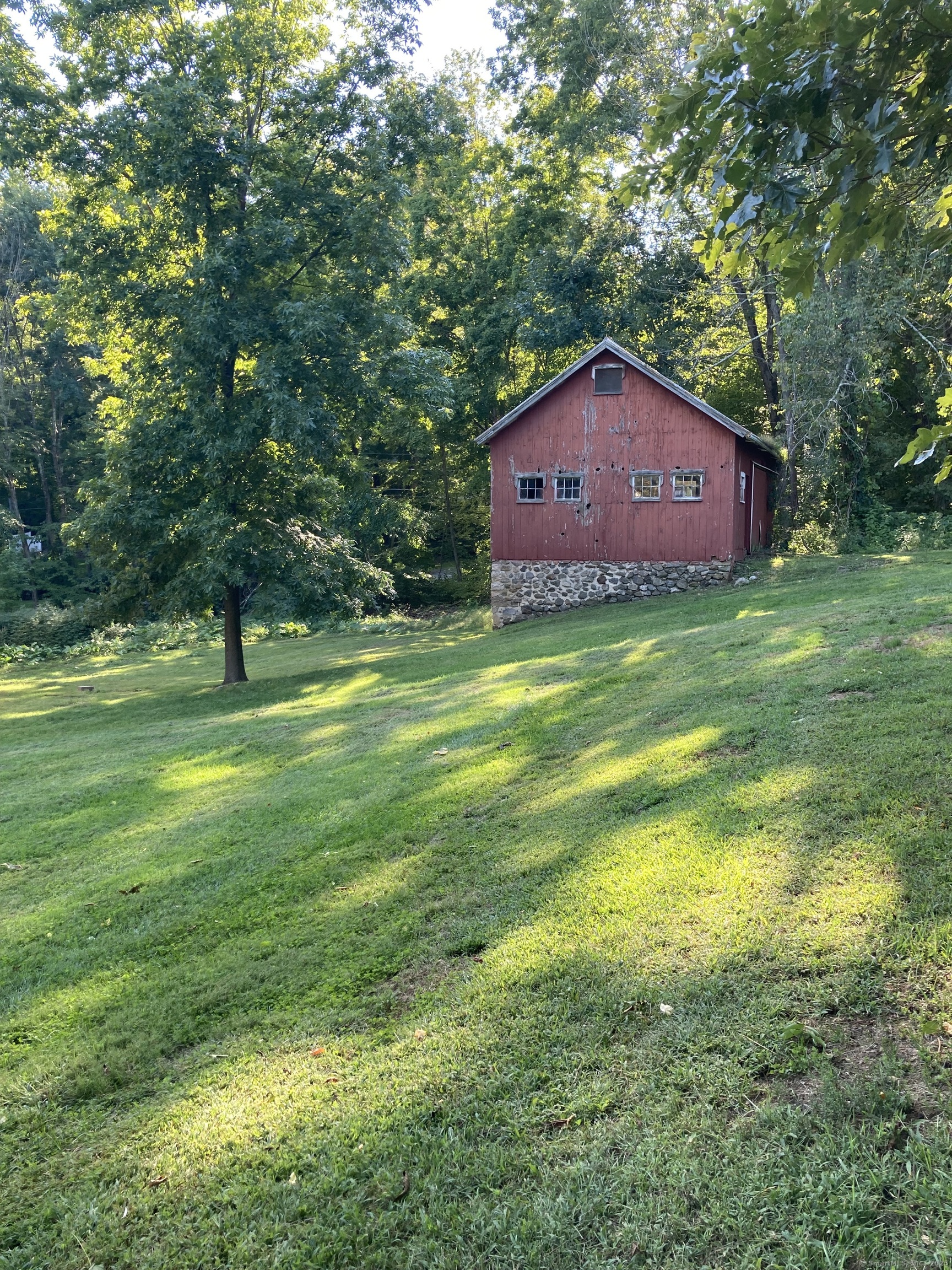 28 Pine Hollow Drive, Middlebury, Connecticut image 8