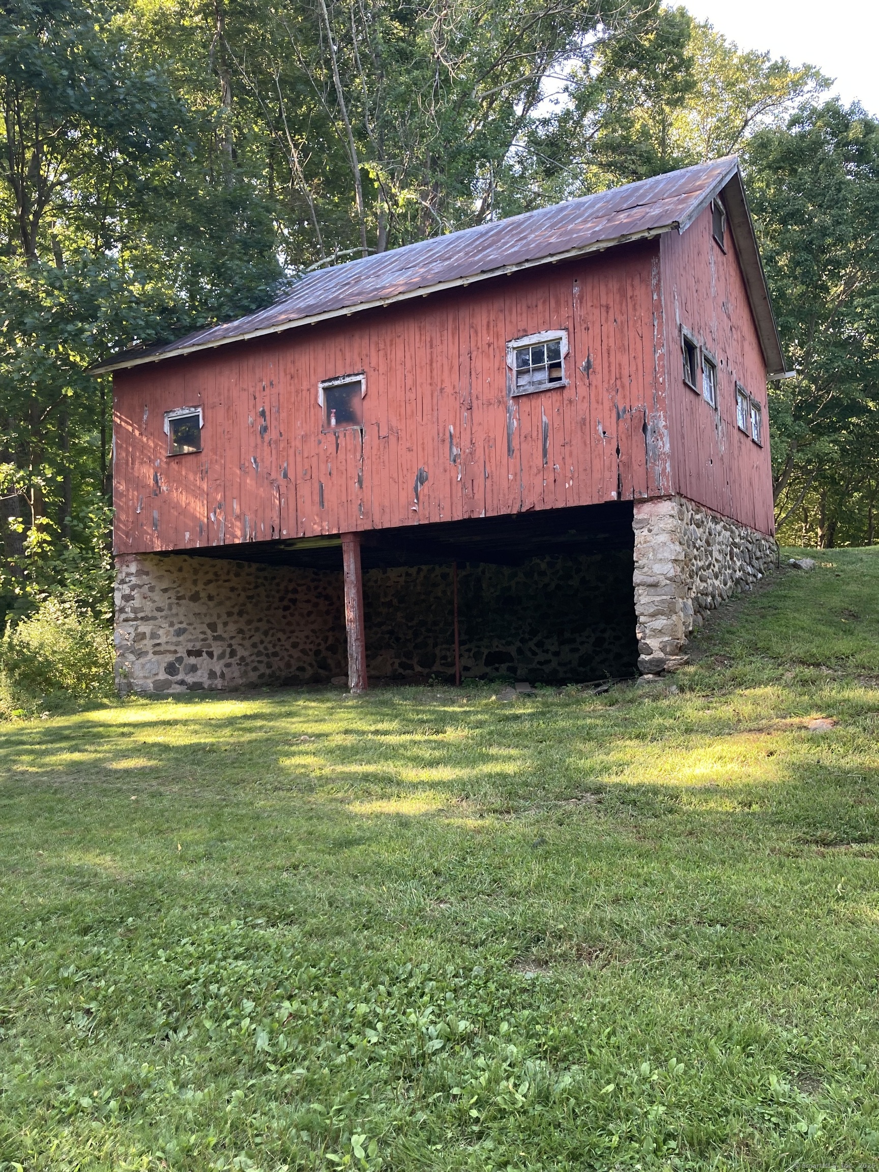 28 Pine Hollow Drive