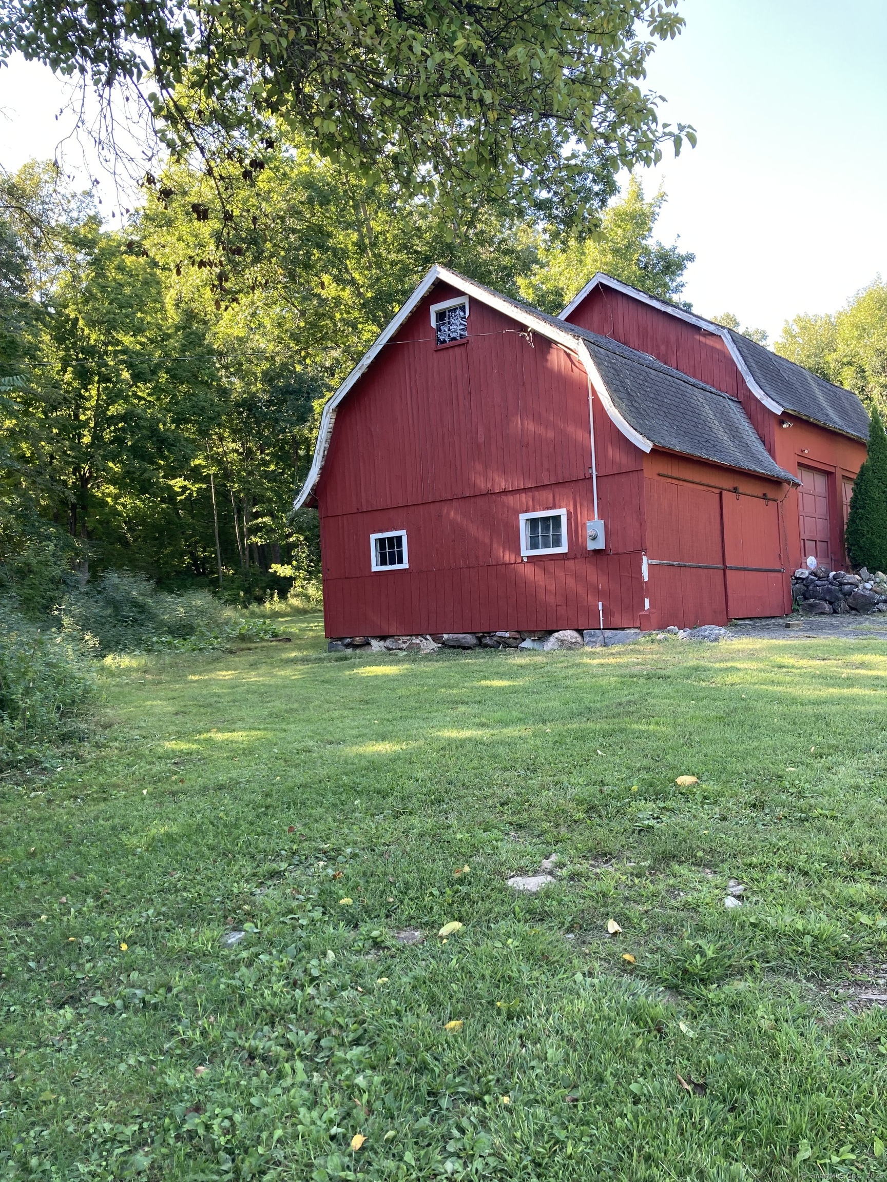 28 Pine Hollow Drive, Middlebury, Connecticut image 1