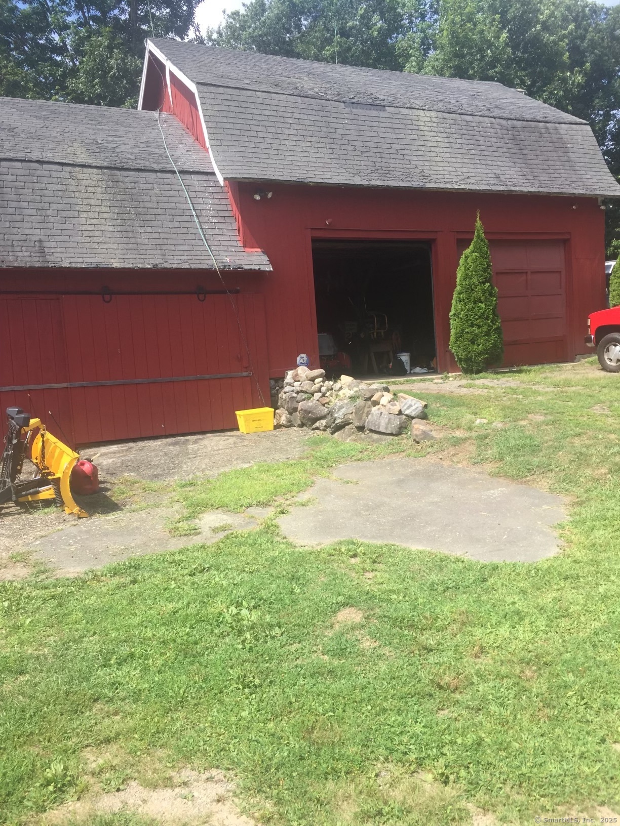 28 Pine Hollow Drive