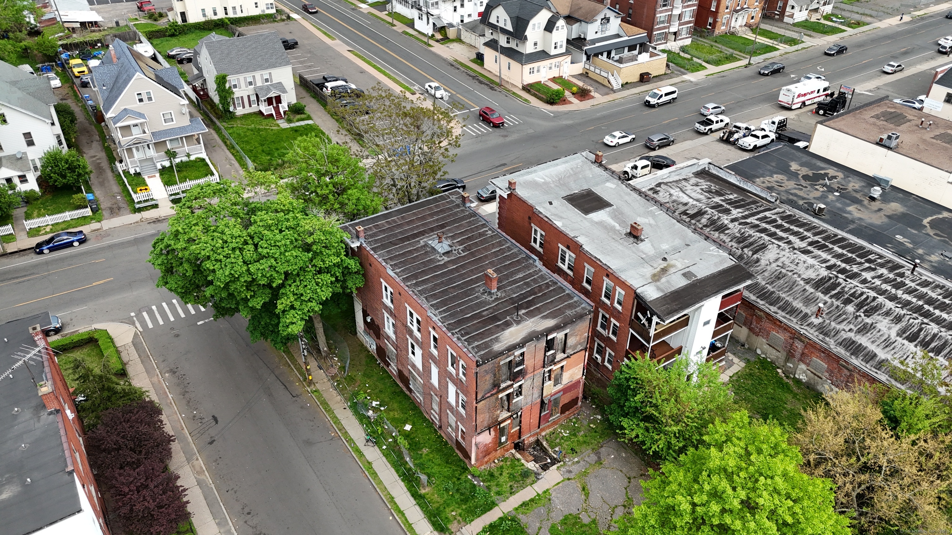 Wethersfield Avenue, Hartford, Connecticut - 12 Bedrooms  
6 Bathrooms  
24 Rooms - 