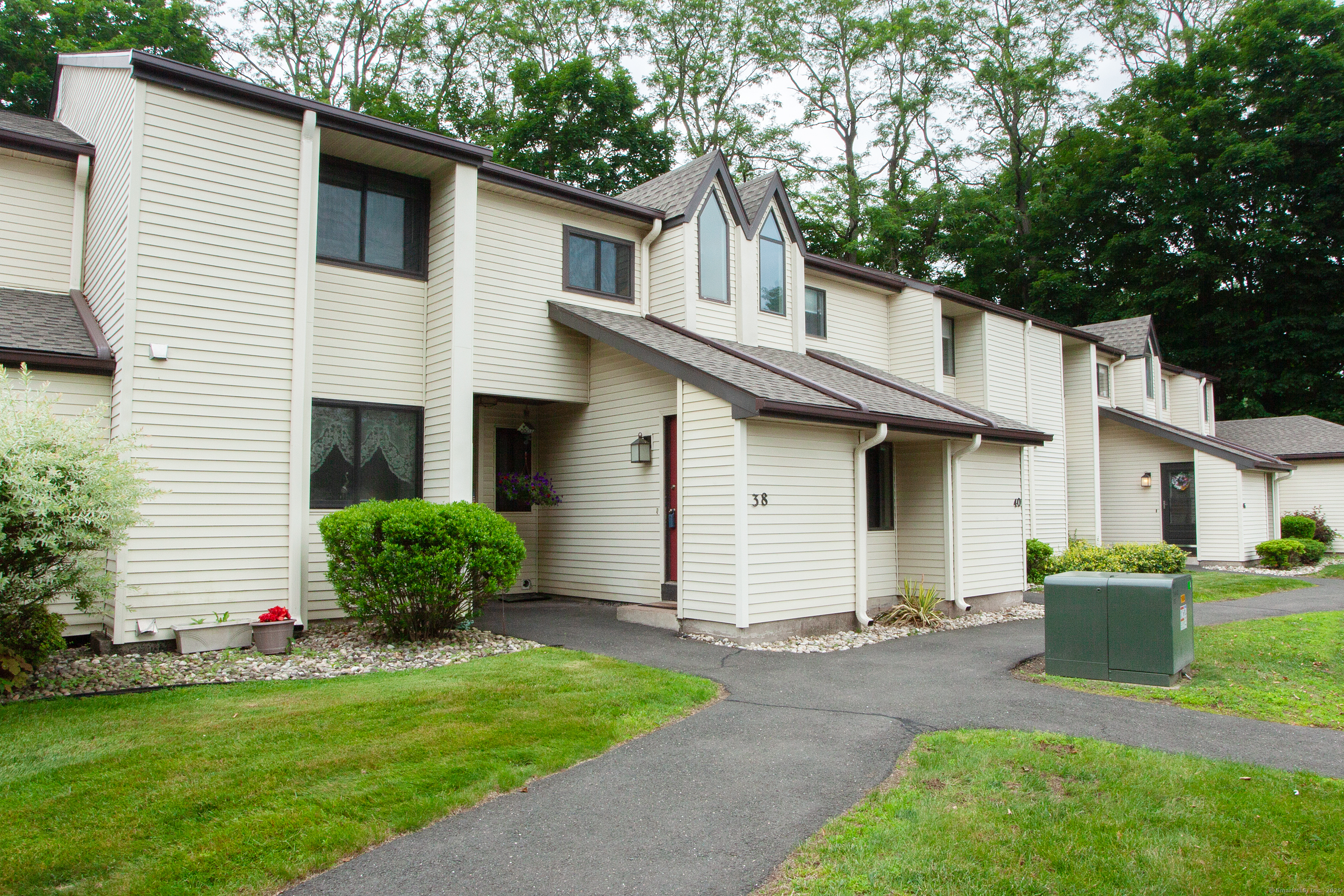 Property for Sale at Simsbury Landing 38, Simsbury, Connecticut - Bedrooms: 2 
Bathrooms: 2 
Rooms: 4  - $225,000
