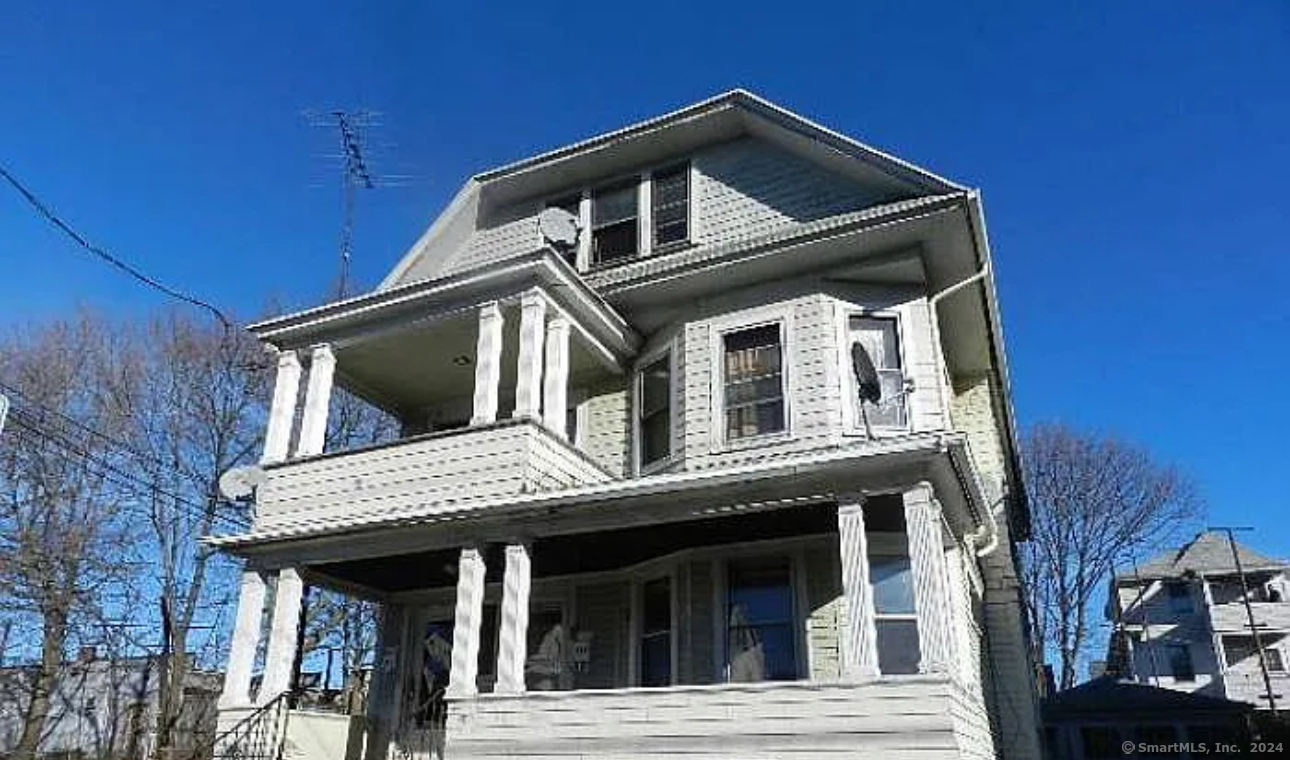 722 Bishop Avenue 2nd Floor, Bridgeport, Connecticut - 3 Bedrooms  
1 Bathrooms  
6 Rooms - 