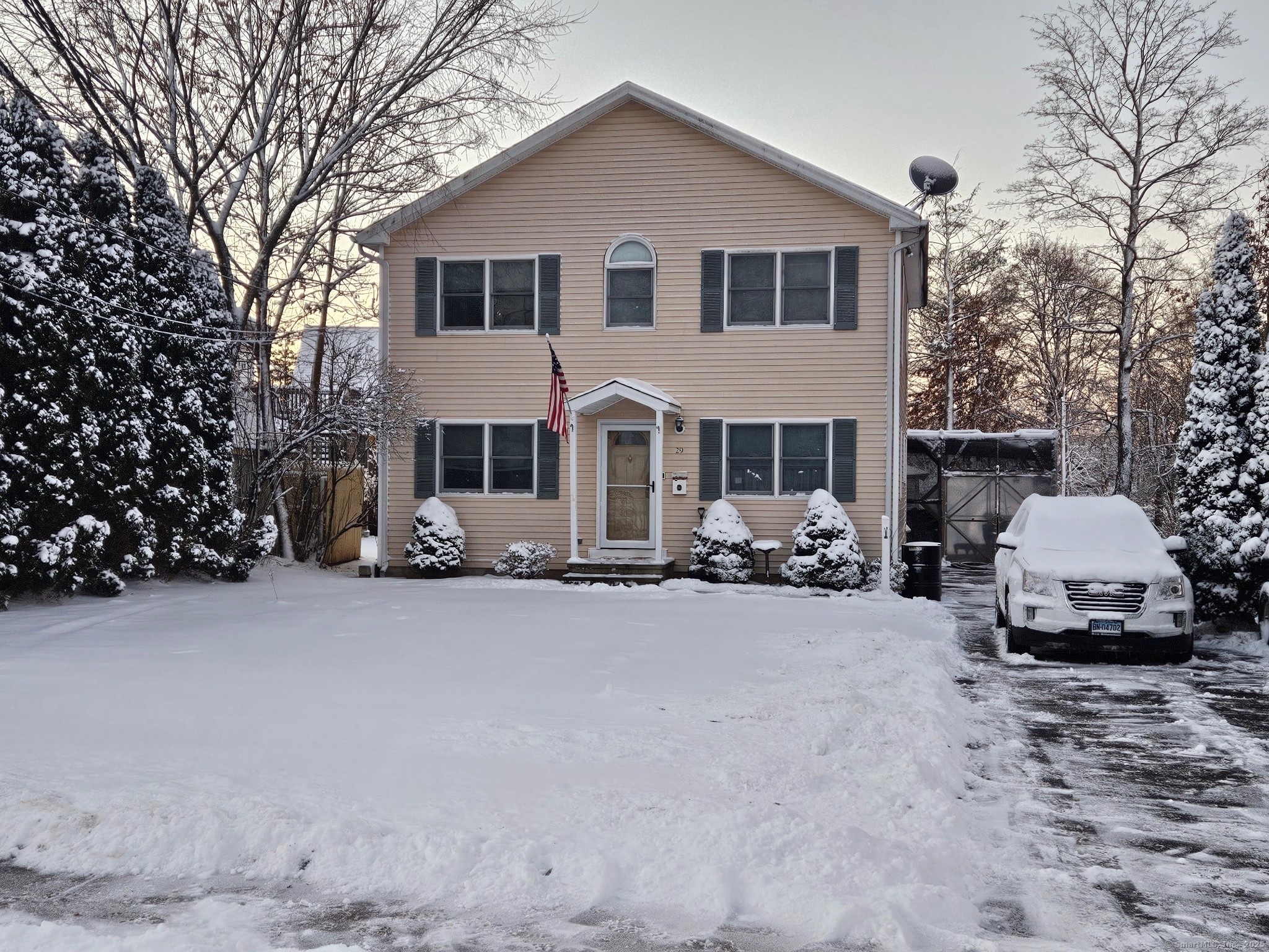 Lake Street, Middletown, Connecticut - 4 Bedrooms  
3 Bathrooms  
6 Rooms - 