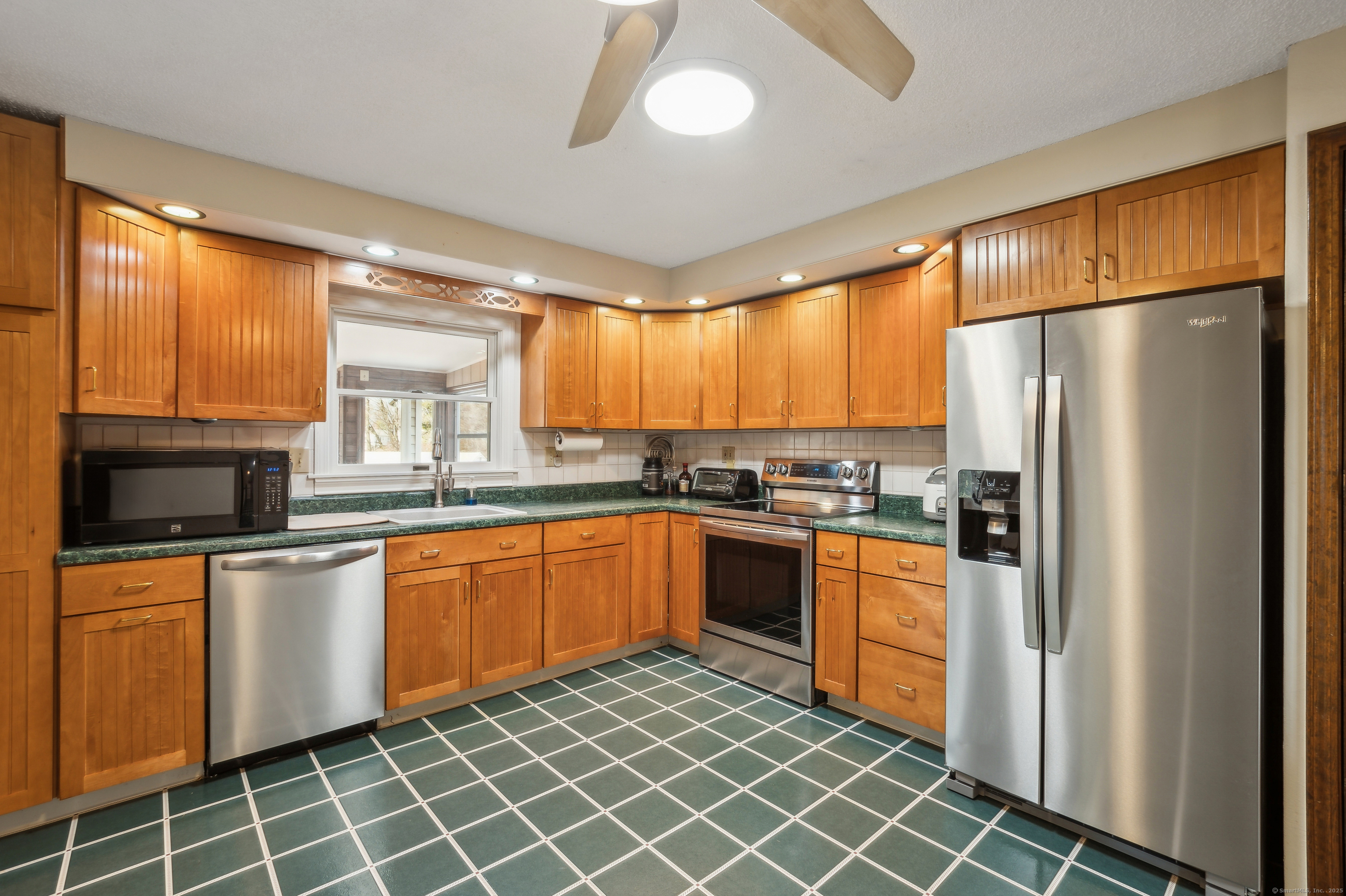 131 Rolling Meadow Drive, East Hartford, Connecticut image 9