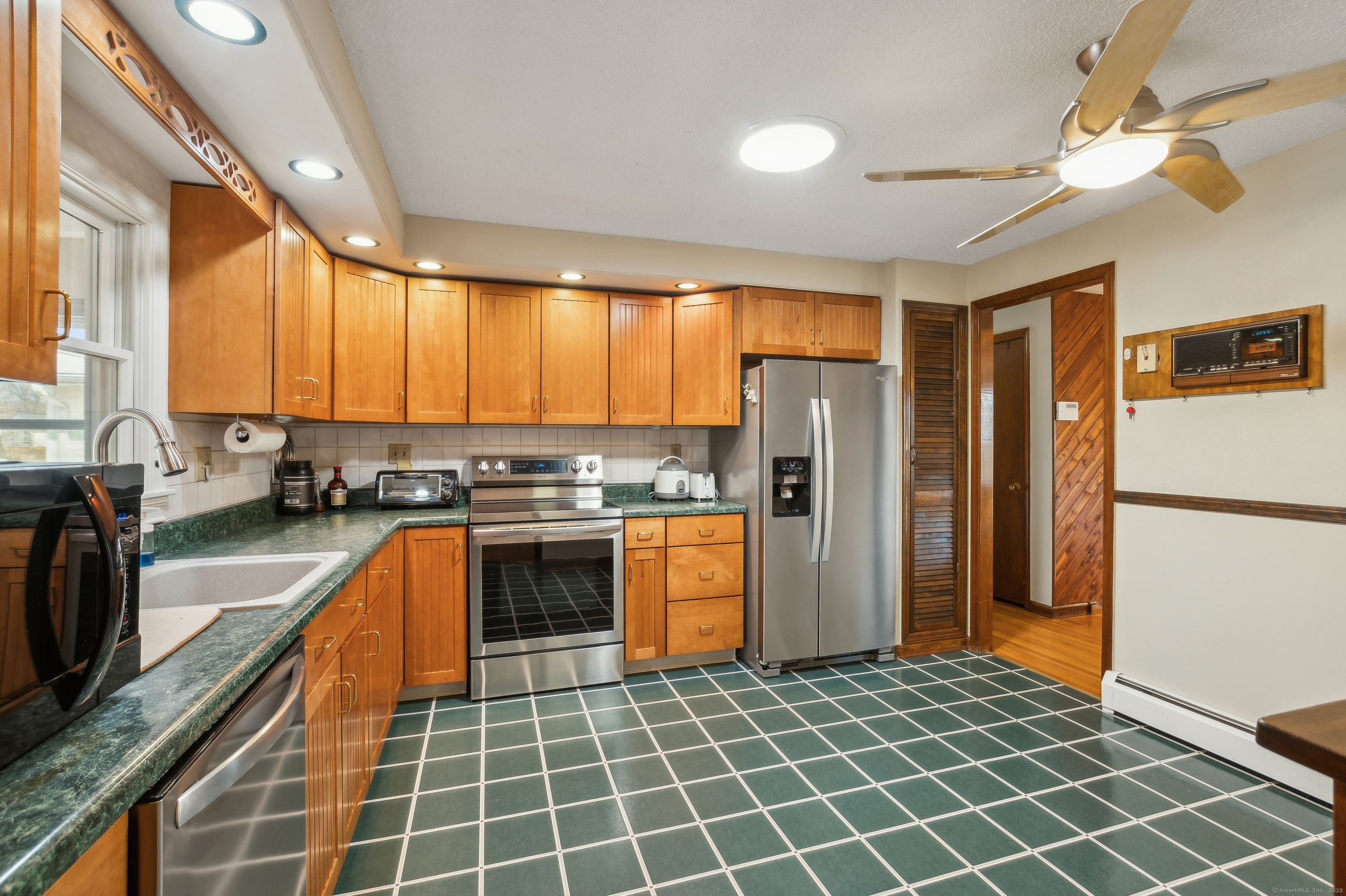 131 Rolling Meadow Drive, East Hartford, Connecticut image 8