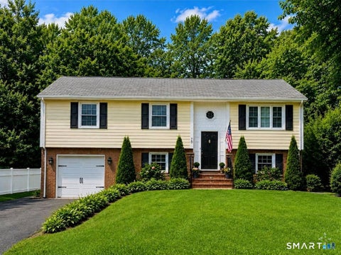 Homes For Sale - 70 Dannell Drive<br/> Stamford, CT 06905