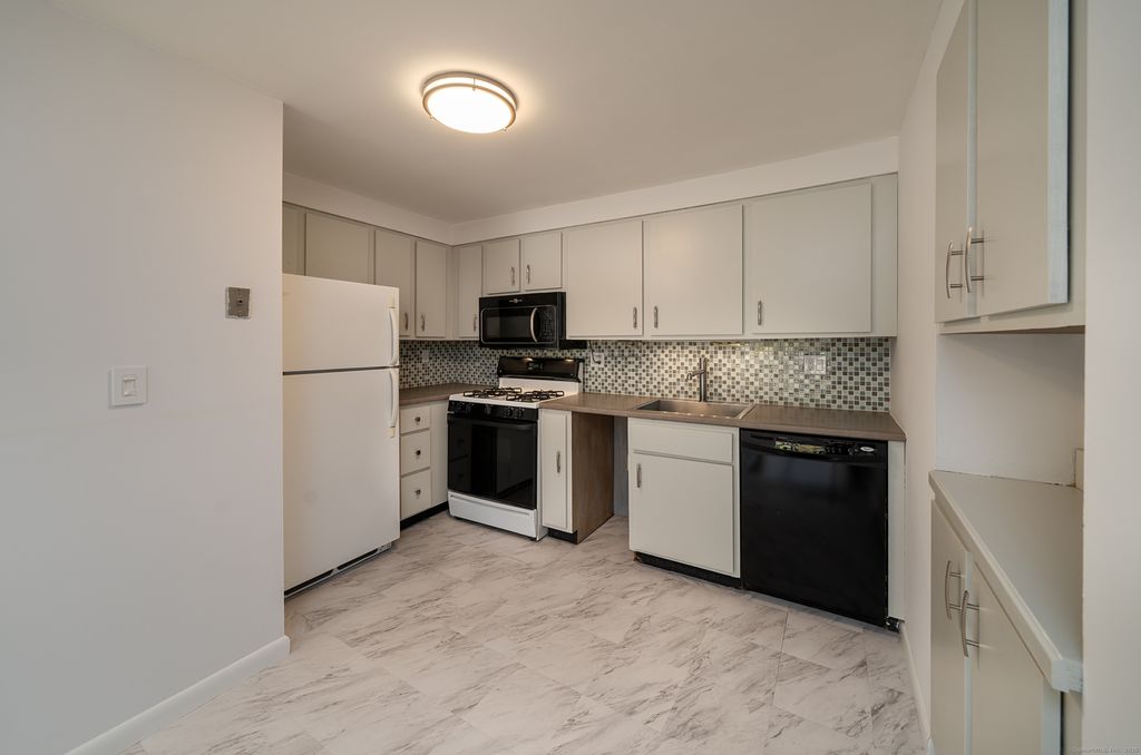 Photo of 323 Walden Green Road #323, Branford, CT 06405 (MLS # 24133913)