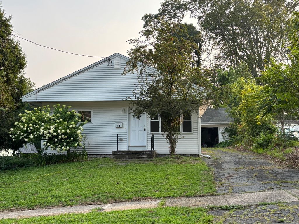 Photo of 19 Steele Road, Bristol, CT 06010 (MLS # 24141848)