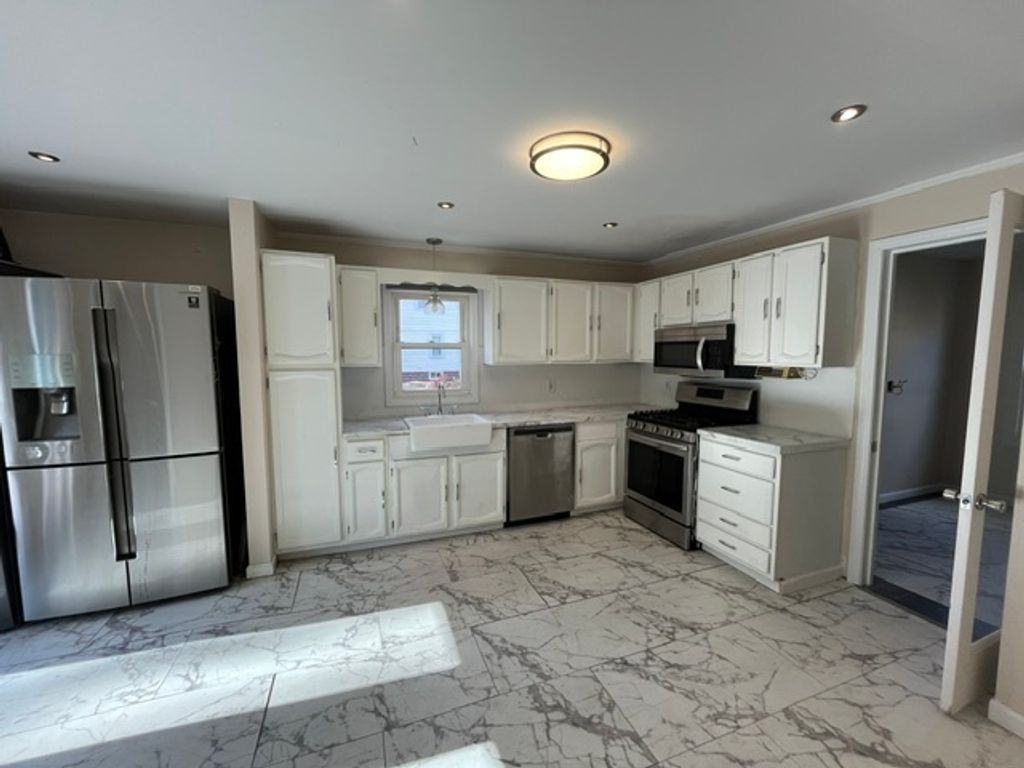 Photo of 9 Bushnell Place, Norwich, CT 06360 (MLS # 24139050)