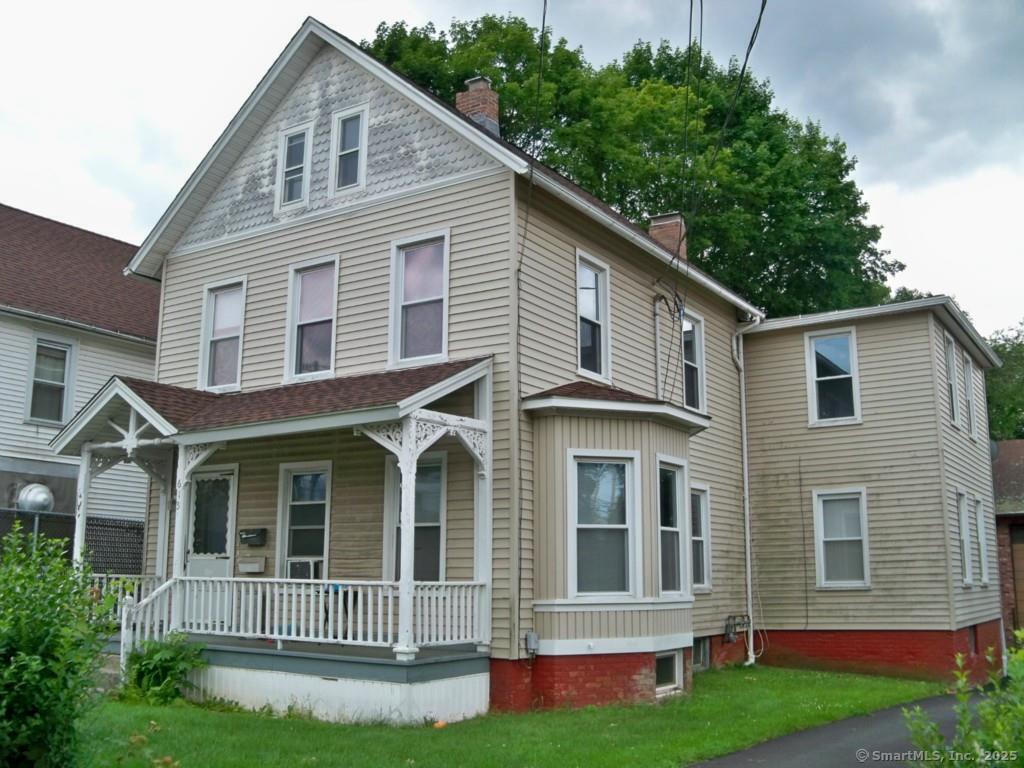 Center Street, Wallingford, Connecticut - 2 Bedrooms  
1 Bathrooms  
5 Rooms - 