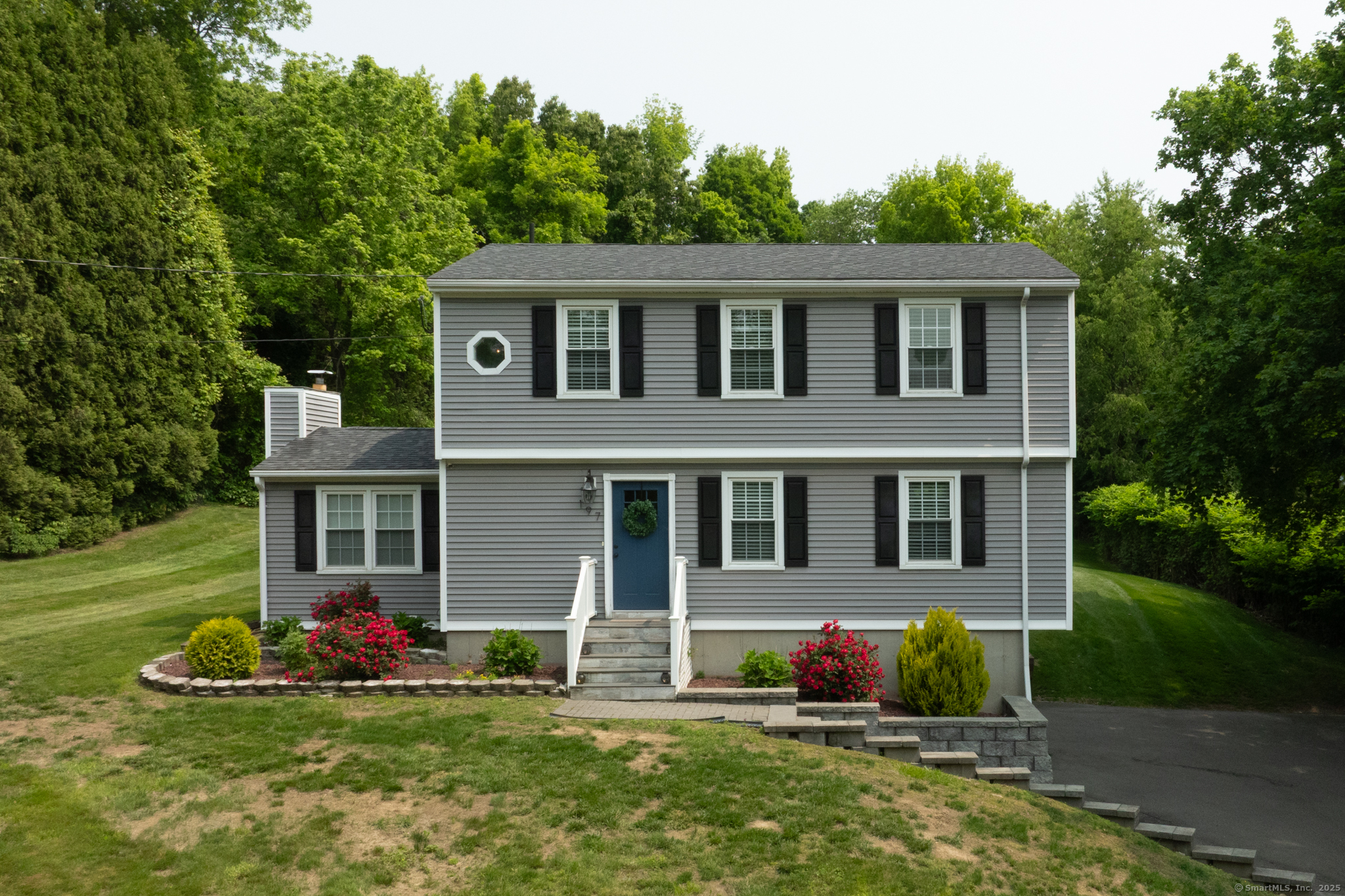 Webb Road, Naugatuck, Connecticut - 3 Bedrooms  
3 Bathrooms  
7 Rooms - 