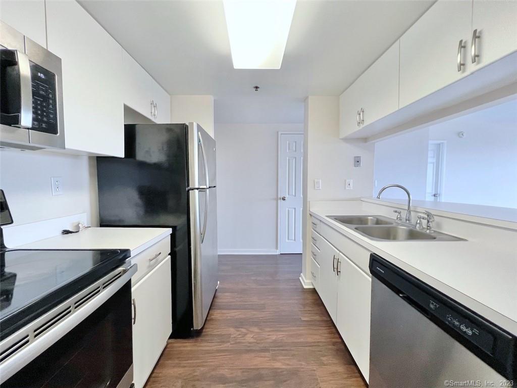 Stamford, Connecticut 06901, United States, 1 Bedroom Bedrooms, ,1 BathroomBathrooms,Residential,Pending,18339