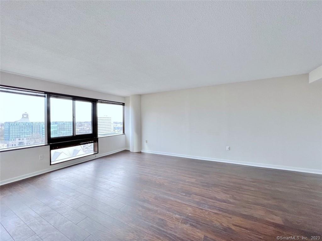 Stamford, Connecticut 06901, United States, 1 Bedroom Bedrooms, ,1 BathroomBathrooms,Residential,Pending,18339