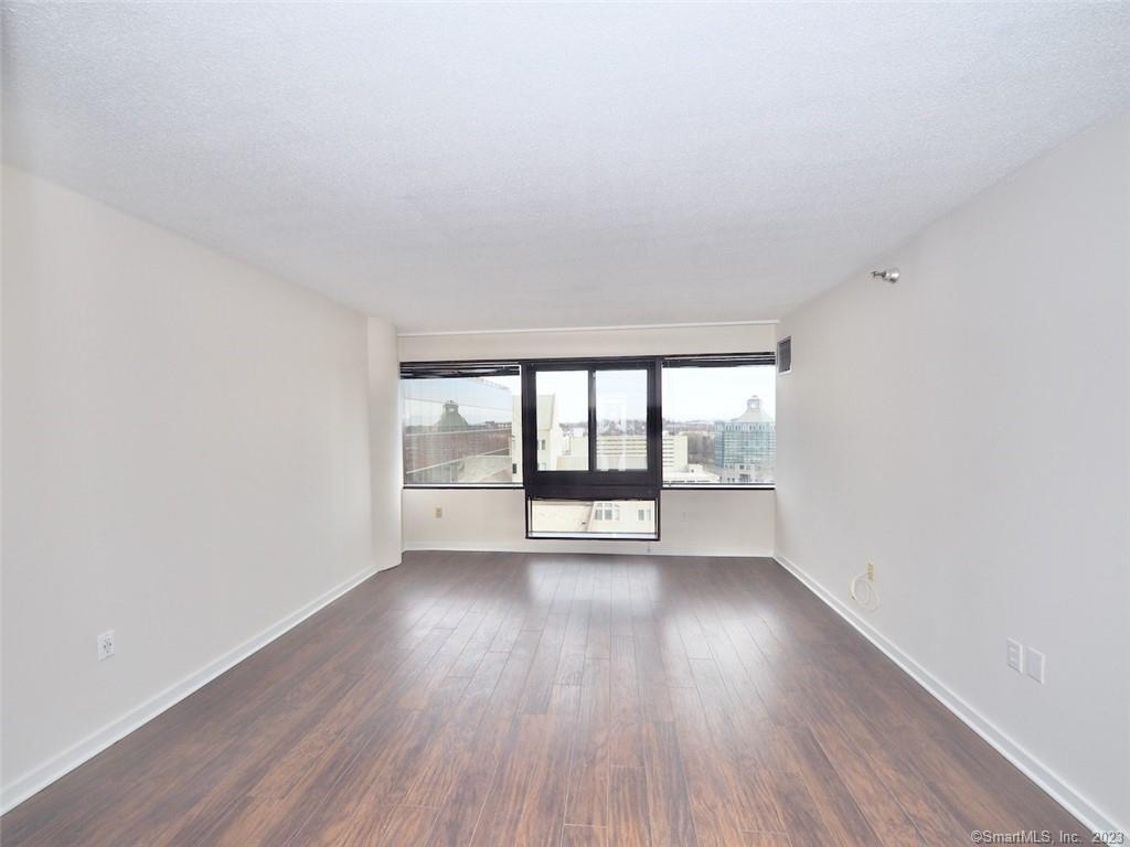 Stamford, Connecticut 06901, United States, 1 Bedroom Bedrooms, ,1 BathroomBathrooms,Residential,Pending,18339