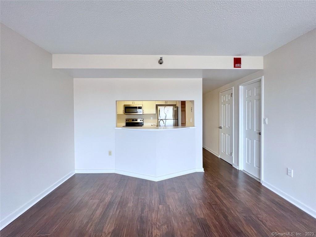 Stamford, Connecticut 06901, United States, 1 Bedroom Bedrooms, ,1 BathroomBathrooms,Residential,Pending,18339