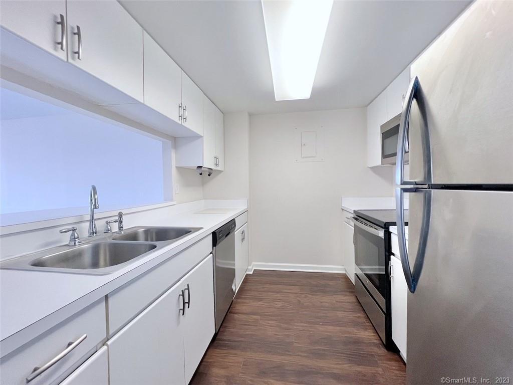 Stamford, Connecticut 06901, United States, 1 Bedroom Bedrooms, ,1 BathroomBathrooms,Residential,Pending,18339