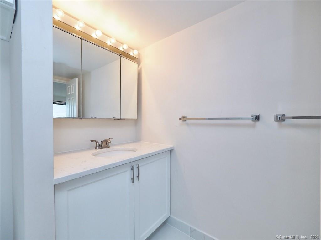 Stamford, Connecticut 06901, United States, 1 Bedroom Bedrooms, ,1 BathroomBathrooms,Residential,Pending,18339