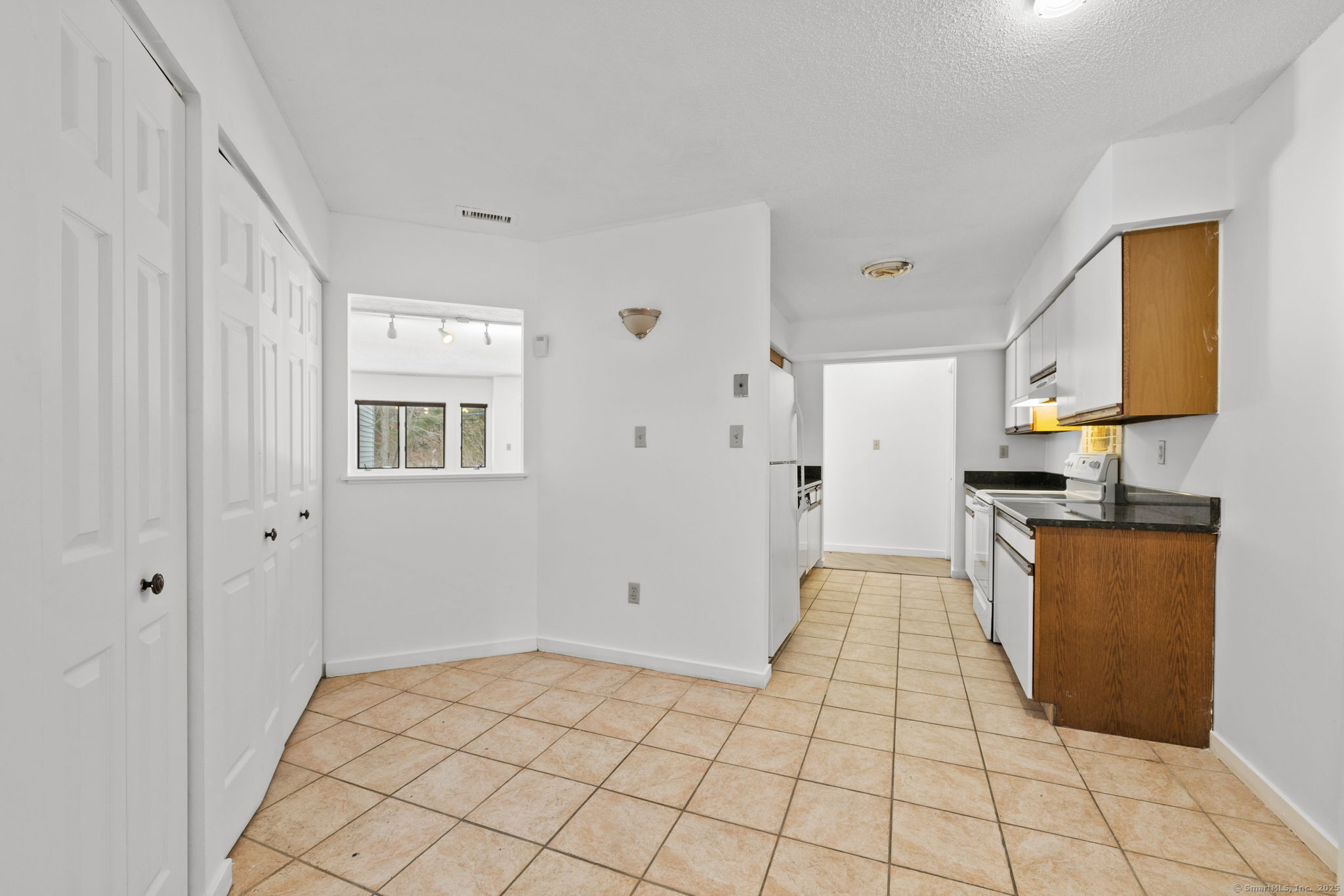 1414 Whitney Avenue #APT C1, Hamden, Connecticut image 14